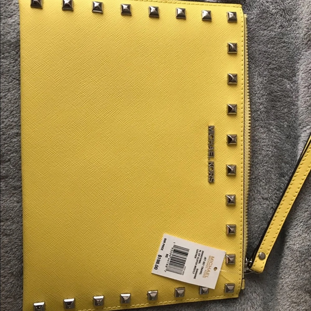 Wristlet